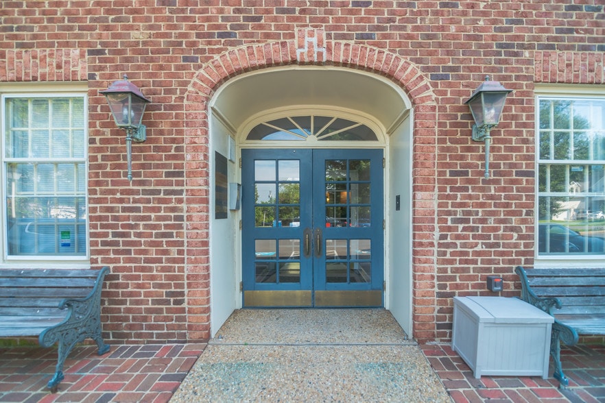 410 Pine St SE, Vienna, VA for lease - Building Photo - Image 2 of 7