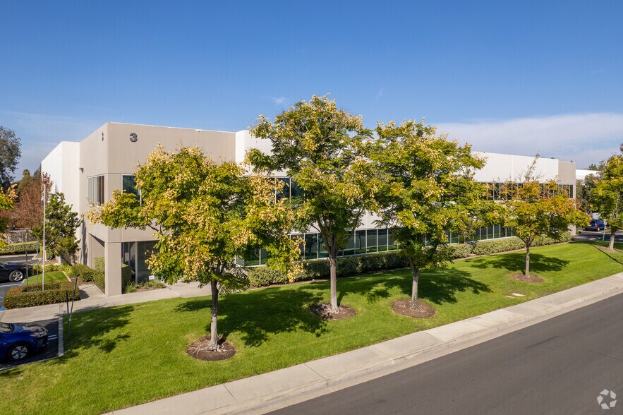 3 Goodyear, Irvine, CA for sale - Primary Photo - Image 1 of 1