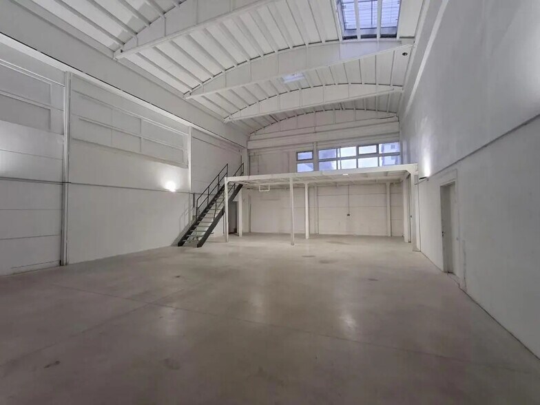 Flex in Villefranche-sur-Saône for sale - Interior Photo - Image 2 of 5