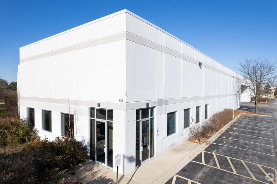 595 Lakeview Pky, Vernon Hills, IL for lease - Building Photo - Image 1 of 5