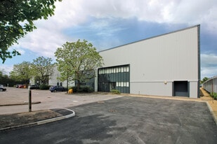 1-4 Cartwright Rd, Stevenage HRT - Warehouse