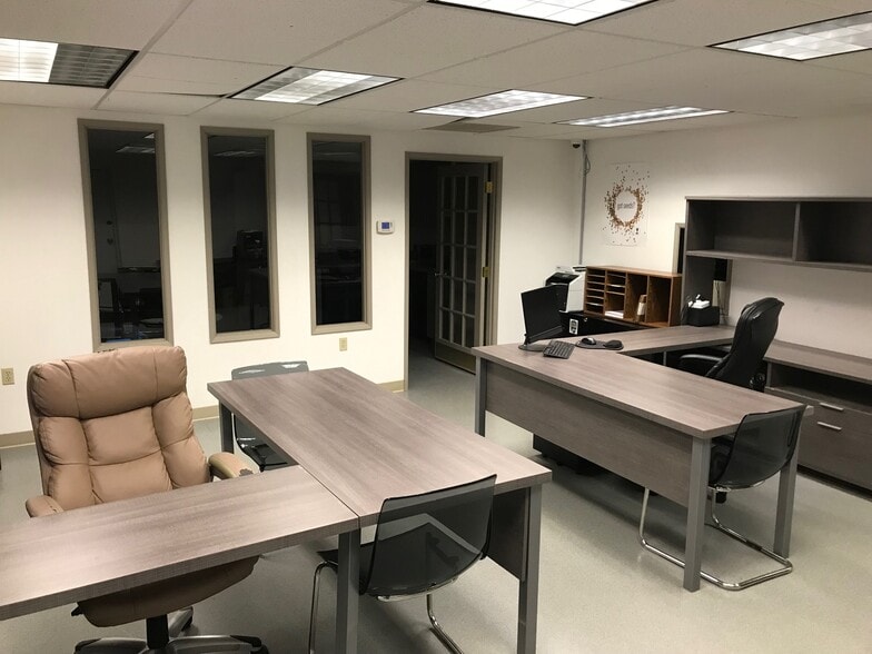 3045 NW Campus Dr, Estacada, OR for sale - Interior Photo - Image 3 of 33