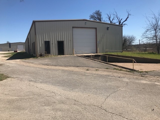 218 Lemmuel, Weatherford, TX for lease - Primary Photo - Image 1 of 11