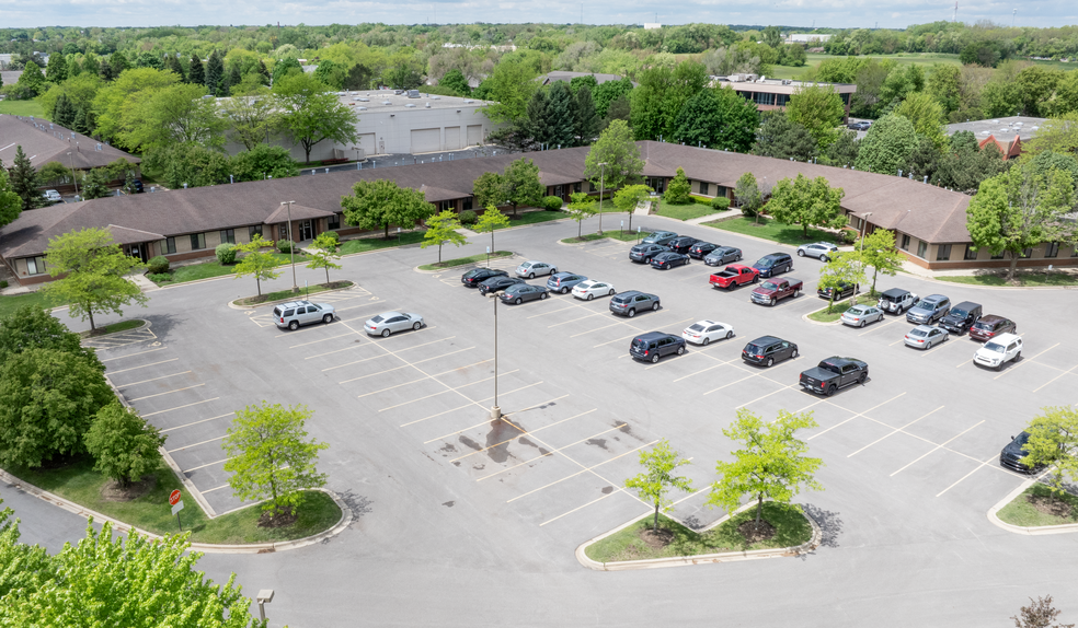 390 Congress Pky, Crystal Lake, IL for lease - Building Photo - Image 1 of 19