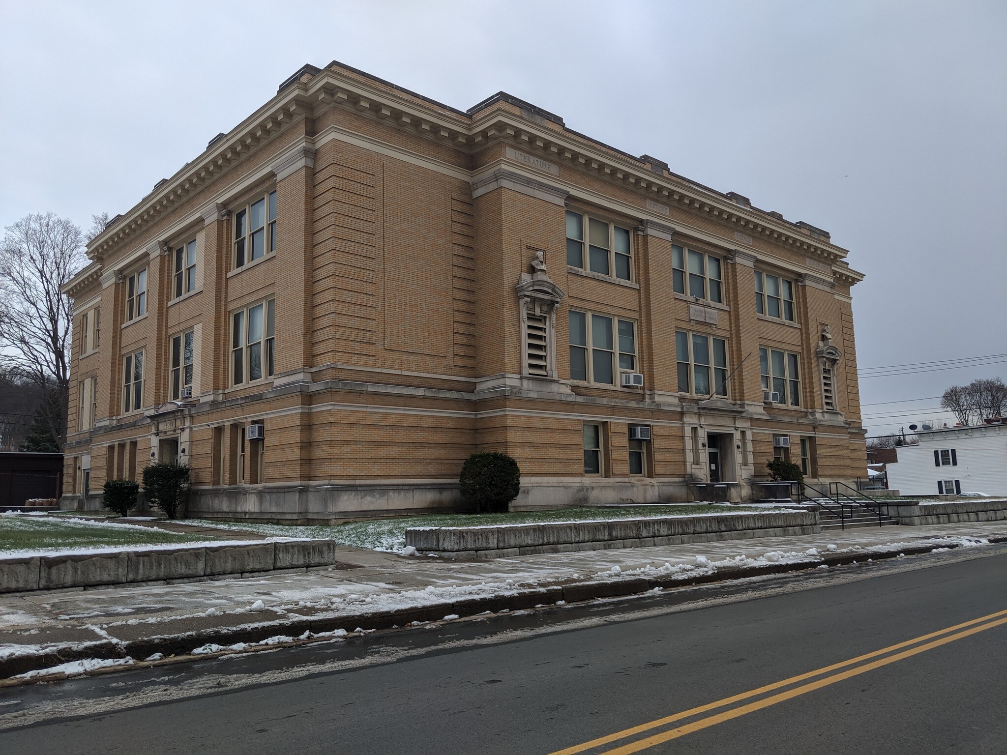 576 5th Ave, Troy, NY for sale Primary Photo- Image 1 of 1