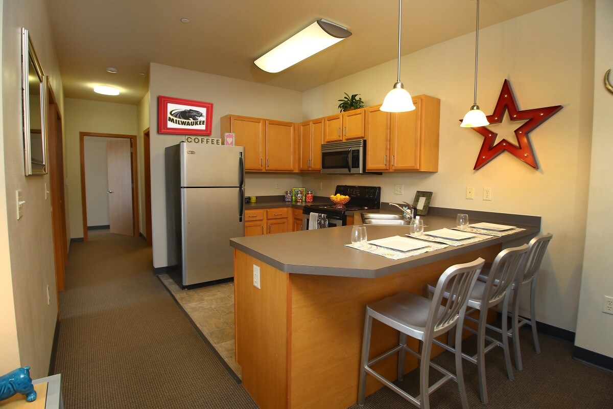 1824 E Park Pl, Milwaukee, WI for sale Interior Photo- Image 1 of 1