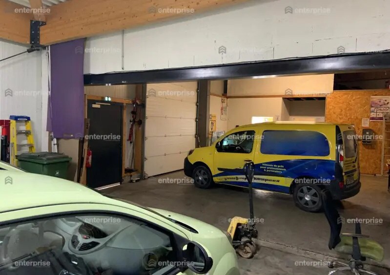 Retail in Longueau for lease - Interior Photo - Image 2 of 2