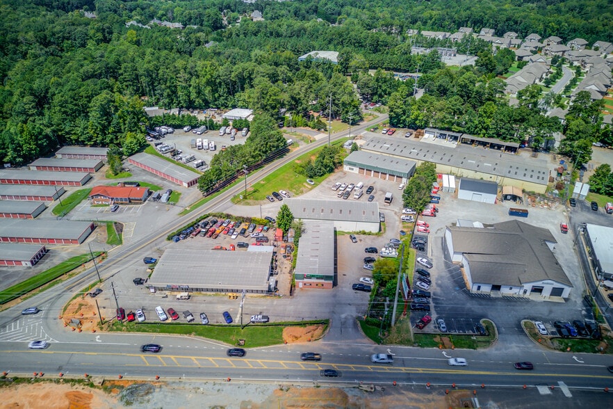 2 parcels w/ 3 buildings for sale portfolio of 3 properties for sale on LoopNet.com - Building Photo - Image 3 of 16