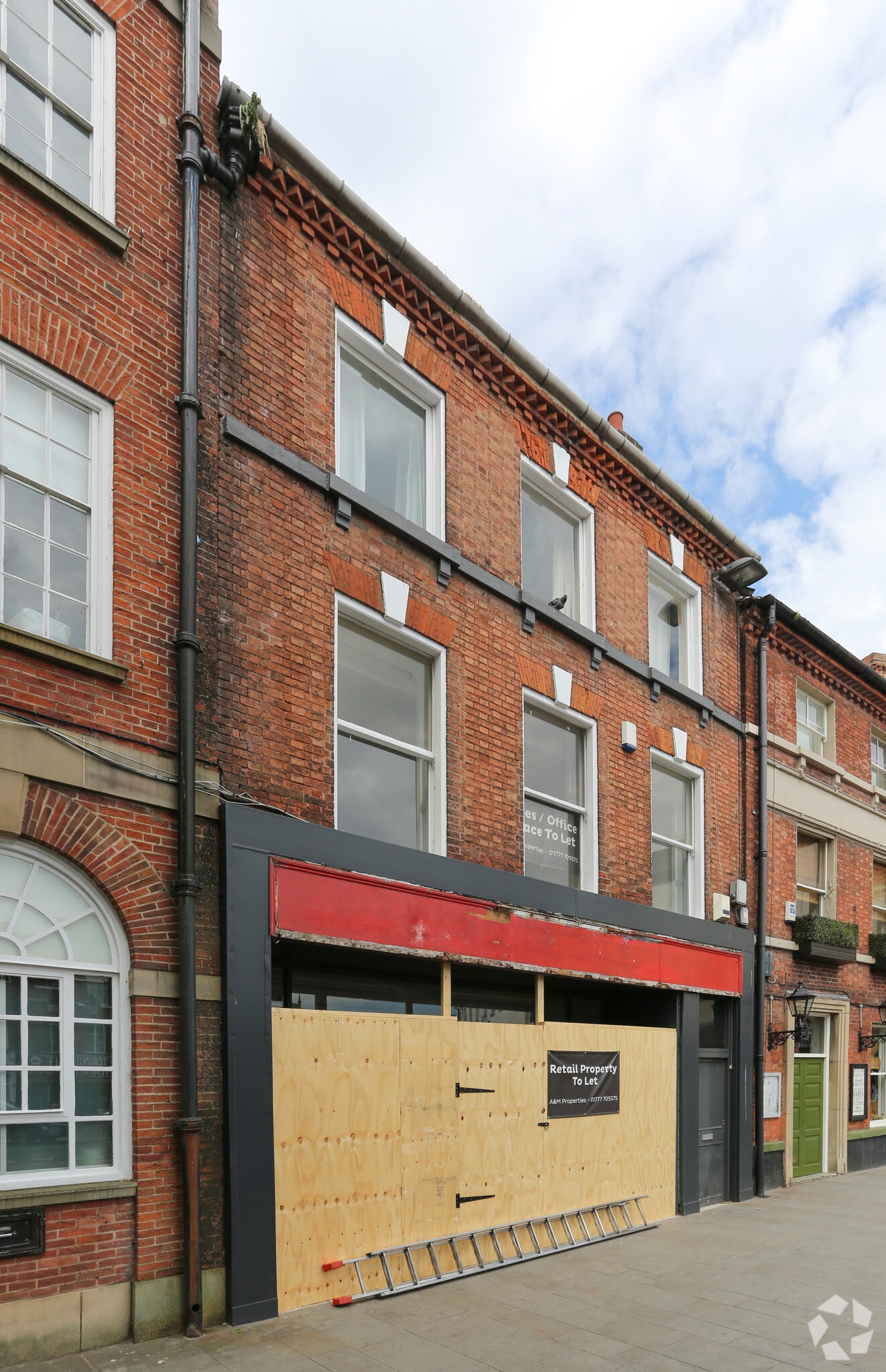 29 Market Sq, Retford for sale Primary Photo- Image 1 of 3