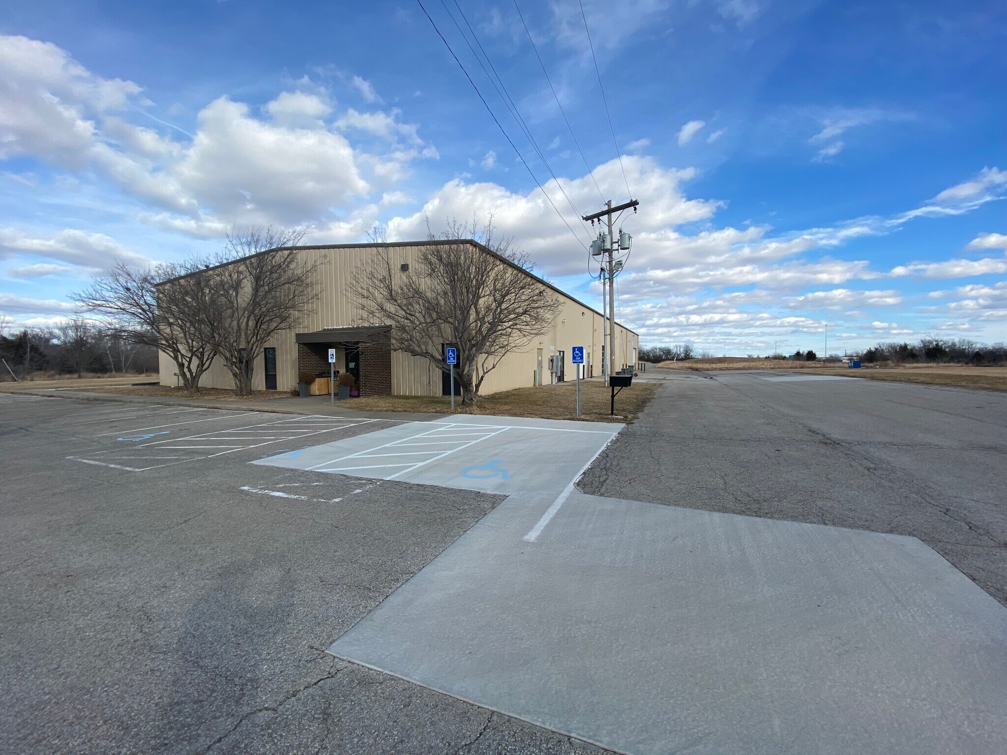 1100 SE Rice Rd, Topeka, KS for sale Building Photo- Image 1 of 1