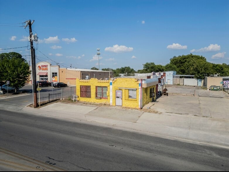 S Zarzamora Commercial Portfolio Sale portfolio of 2 properties for sale on LoopNet.com - Building Photo - Image 3 of 22