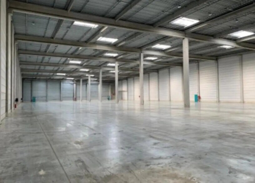 Industrial in Longueil-Sainte-Marie for lease - Building Photo - Image 2 of 8