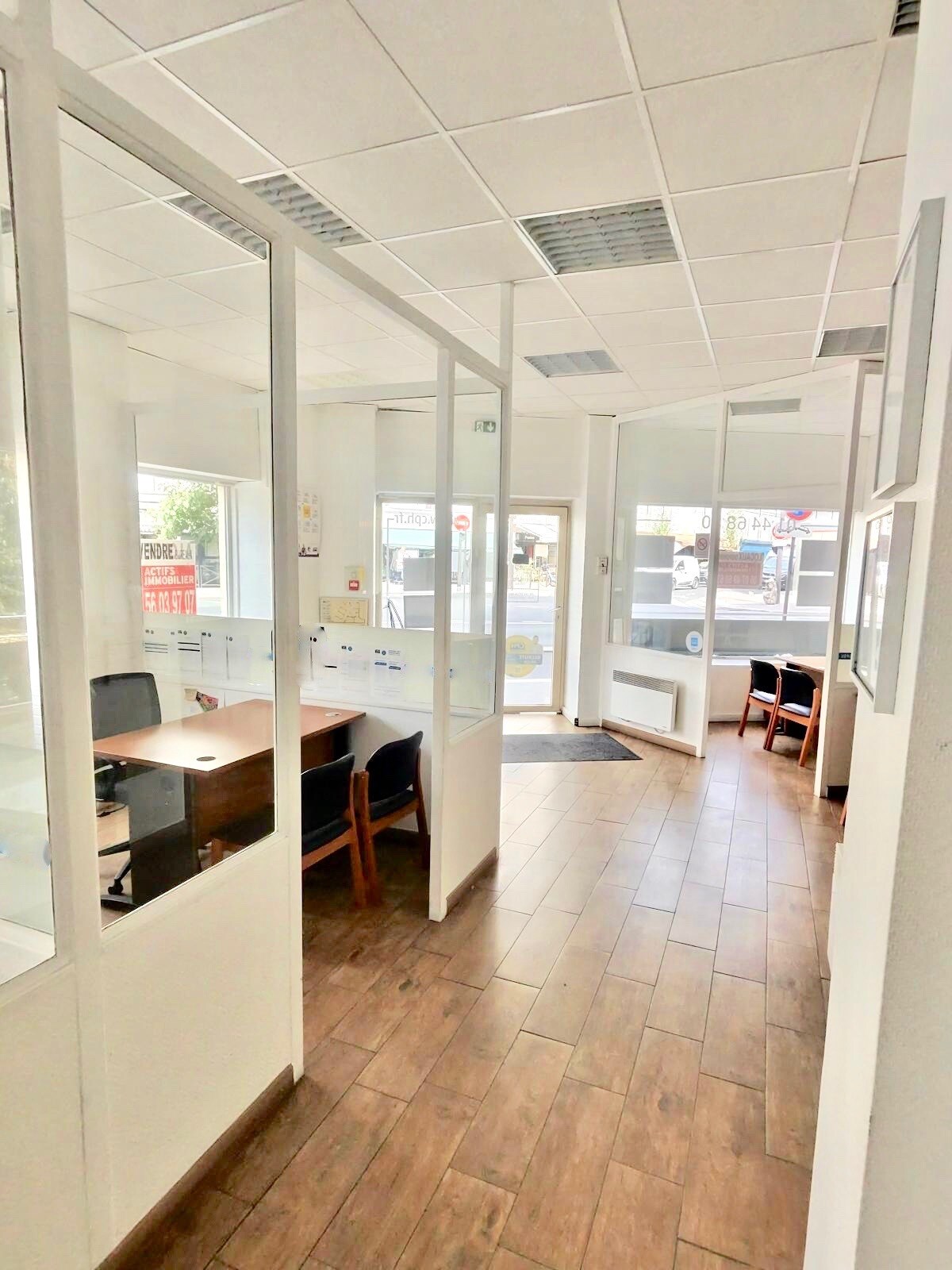 Rue De Charenton, Paris for lease Interior Photo- Image 1 of 11