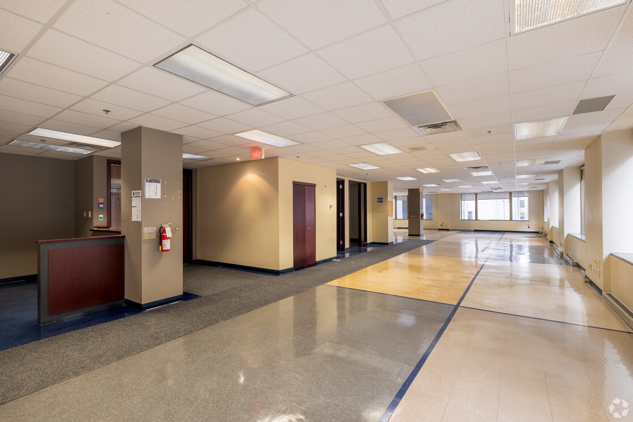 215 Rue SaintJacques, Montréal, QC H2Y 1M6 Dominion Express Building