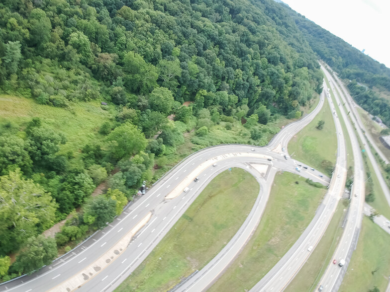 1024 Creekside Ln, Pittsburgh, PA for sale - Aerial - Image 3 of 22