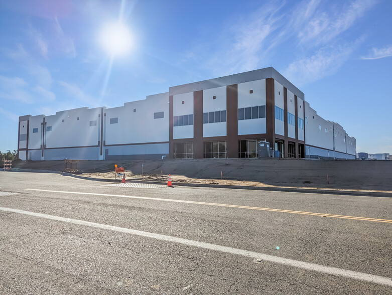 18512 Harvill Ave, Perris, CA for lease - Building Photo - Image 3 of 6