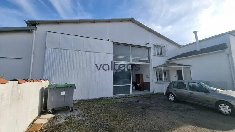 Location Local d'activités 400 m² - Photo 1