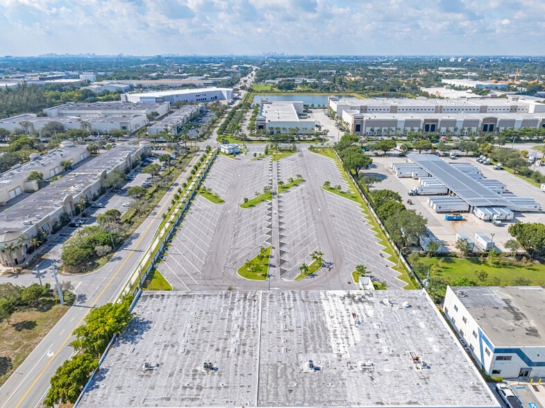 1501 NW 18th St, Pompano Beach, FL for lease - Building Photo - Image 3 of 39