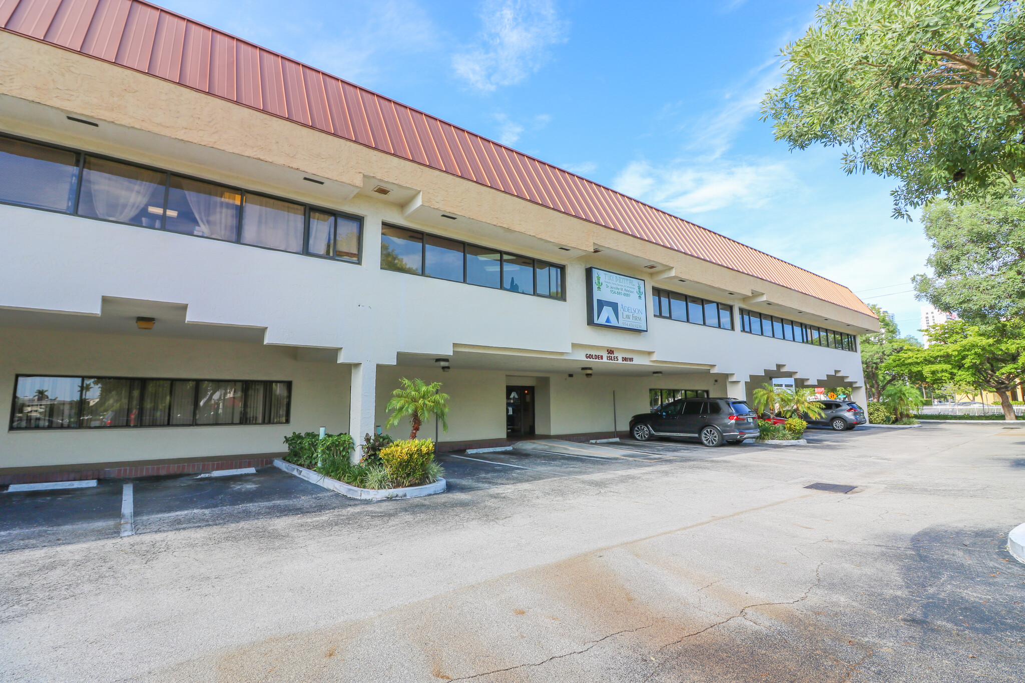 501 Golden Isles Dr, Hallandale Beach, FL for lease Building Photo- Image 1 of 20