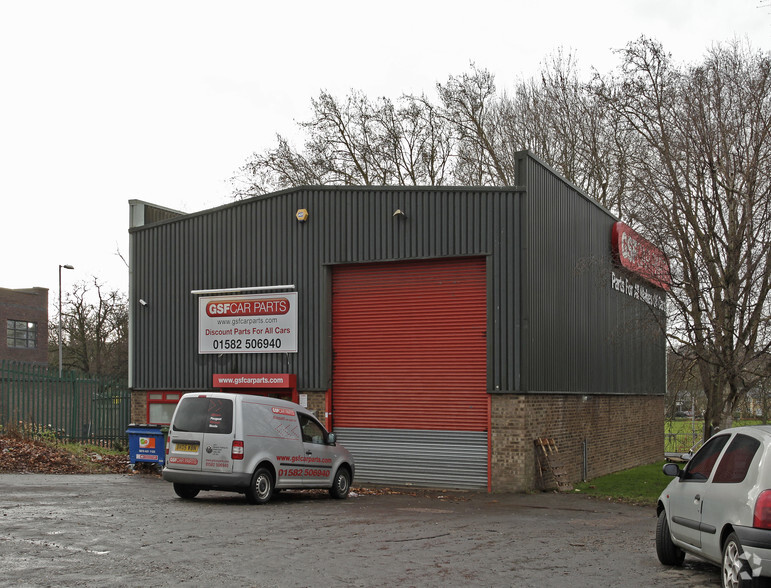 Thistle Rd, Luton for sale - Primary Photo - Image 1 of 1