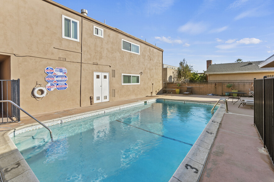 7503 Hazeltine Ave, Van Nuys, CA for sale - Building Photo - Image 3 of 7