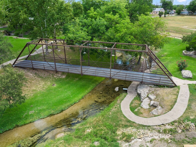 702 W Wallace St, San Saba, TX for sale - Building Photo - Image 2 of 54