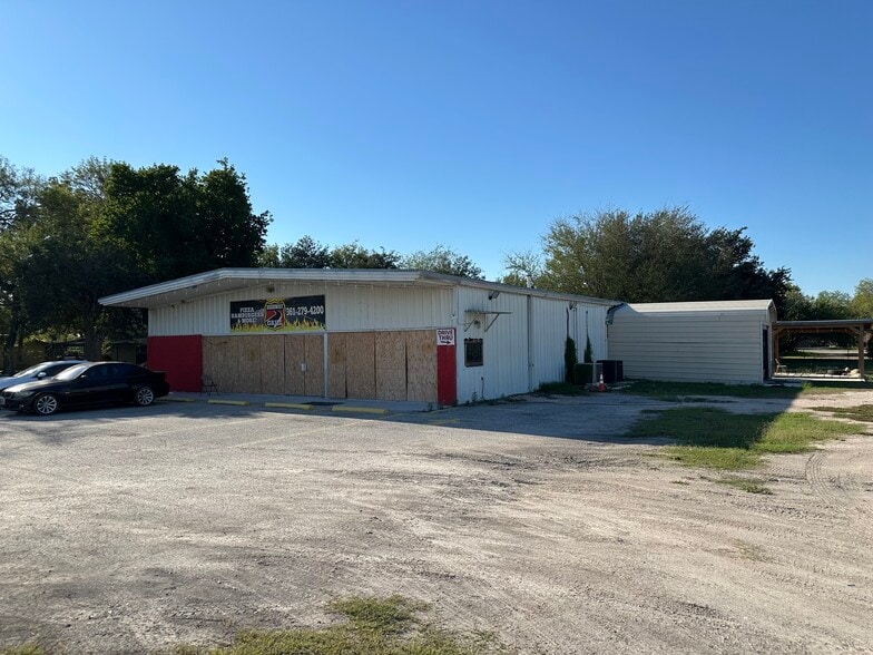 806 E Gravis St, San Diego, TX for sale - Building Photo - Image 3 of 21