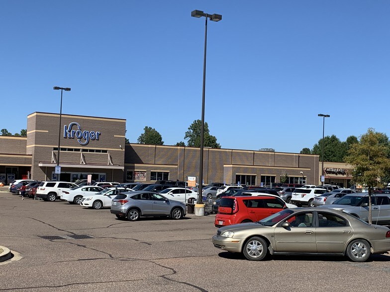 3189 N Highland Ave, Jackson, TN 38305 University Commons