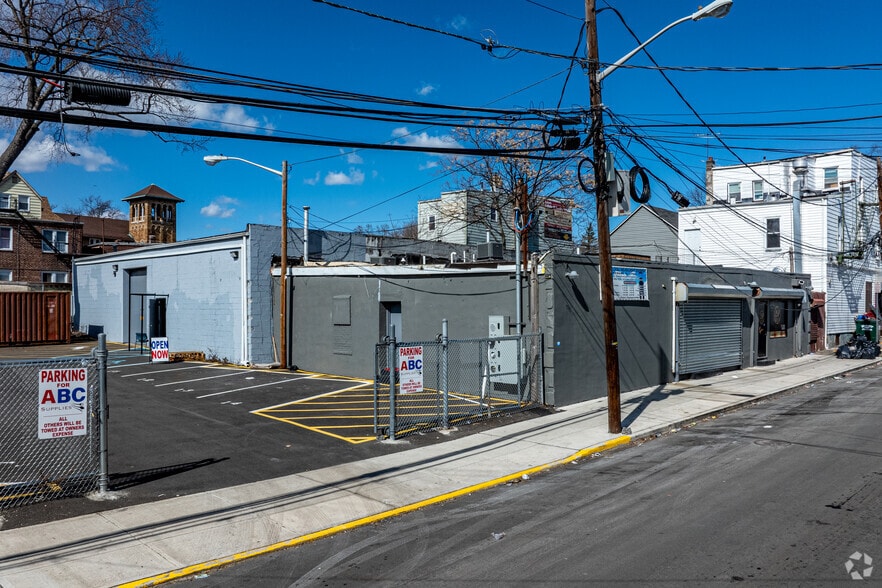 11 Brookdale Ave, Newark, NJ for lease - Primary Photo - Image 1 of 12