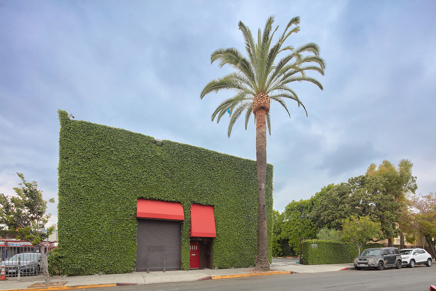 1111-1117 N Beachwood Dr, Los Angeles, CA for lease - Building Photo - Image 1 of 4