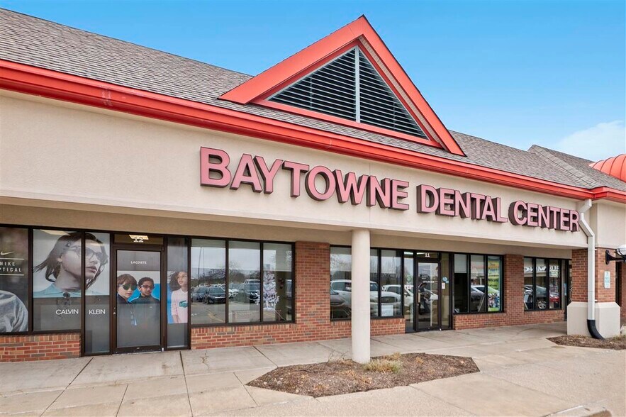 2001-2023 N Prospect Ave, Champaign, IL for lease - Building Photo - Image 3 of 12