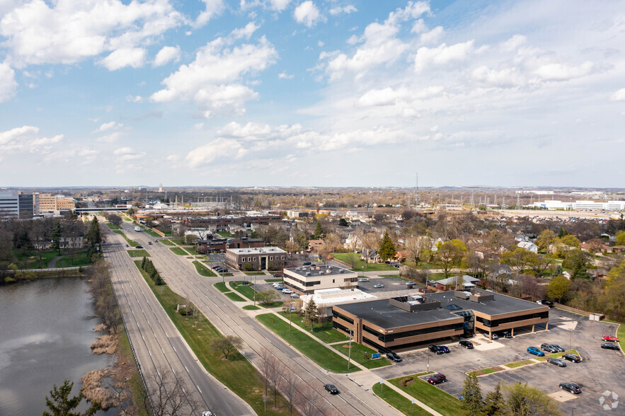 43902 Woodward Ave, Bloomfield Hills, MI for lease - Aerial - Image 3 of 3