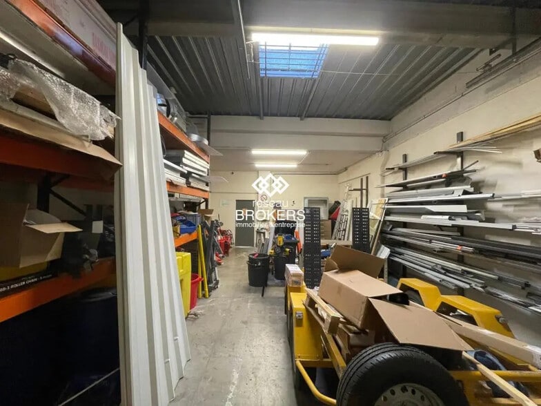 Industrial in Vitrolles for lease - Interior Photo - Image 3 of 6