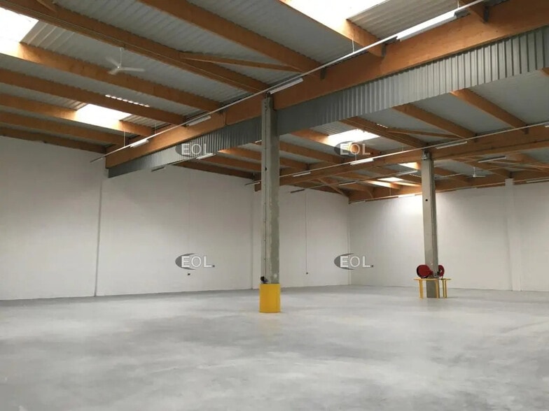 Industrial in Orly for lease - Interior Photo - Image 2 of 5