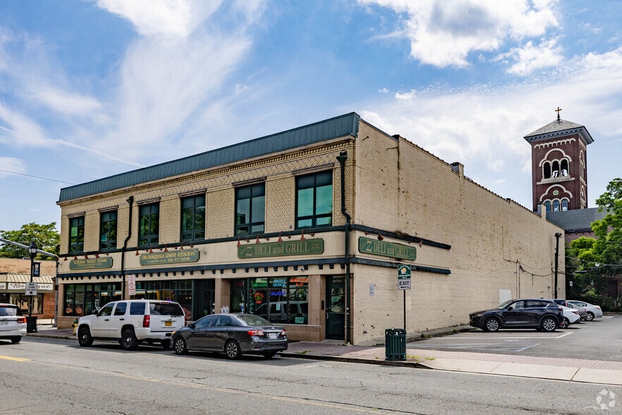 40-44 Guy Lombardo Ave, Freeport, NY for lease - Building Photo - Image 3 of 3