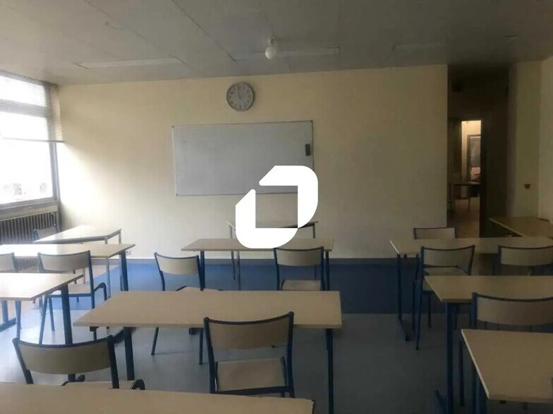 Office in Sarcelles for lease - Interior Photo - Image 2 of 7