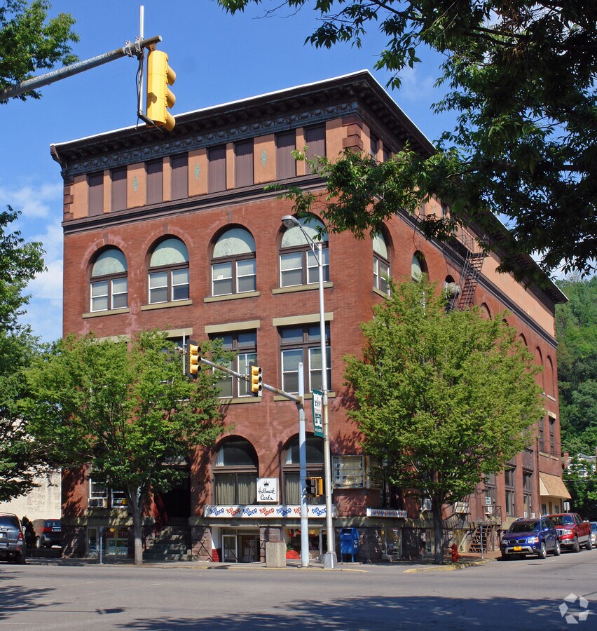 3 W Independence St, Shamokin, PA 17872