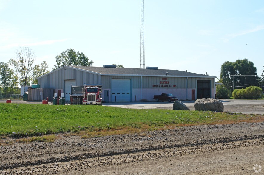 45390 Grand River Ave, Novi, MI for lease - Building Photo - Image 3 of 9