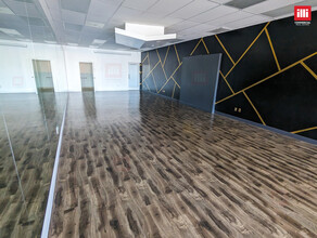 17300 Ventura Blvd, Encino, CA for lease Interior Photo- Image 2 of 4