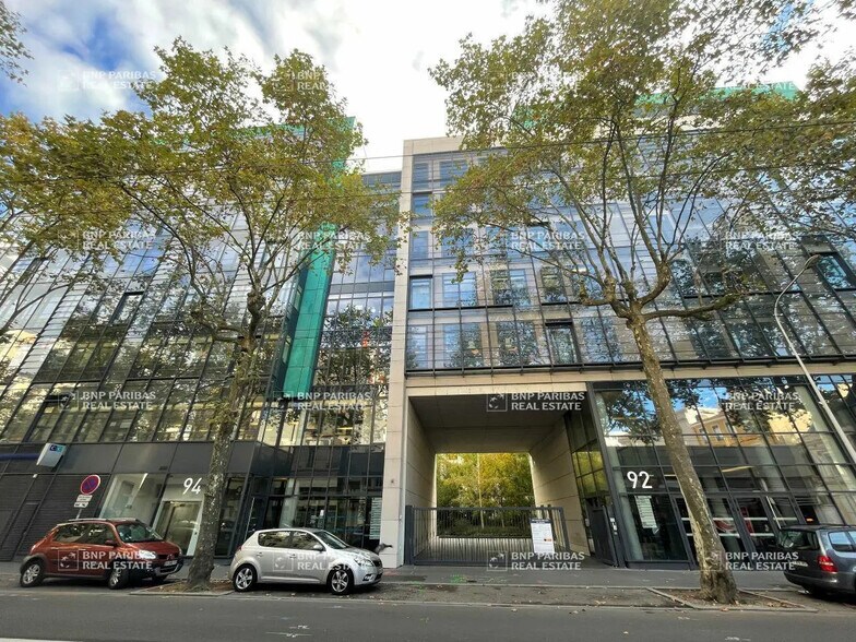 Office in Lyon for lease - Building Photo - Image 3 of 26