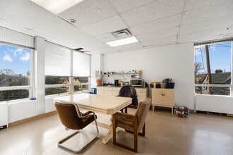 14 Front St, Hempstead, NY for lease Interior Photo- Image 2 of 11