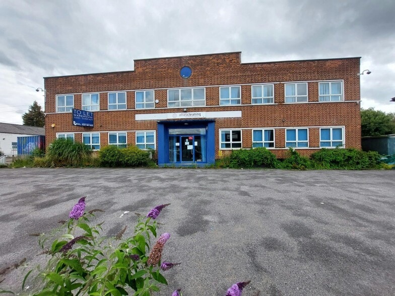 82-88 Hampton Road West portfolio of 2 properties for sale on LoopNet.com - Building Photo - Image 2 of 23