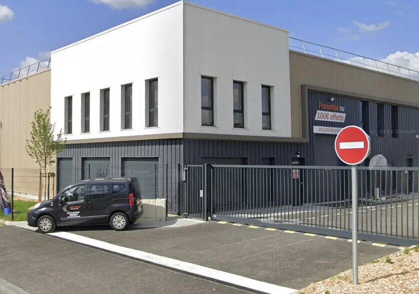 Flex in Genay for sale - Building Photo - Image 1 of 2