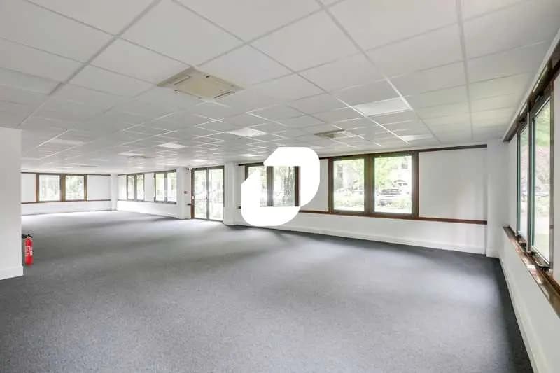Office in Orsay for lease - Building Photo - Image 2 of 6
