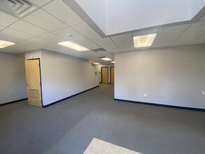 8057 Rowan Rd, Cranberry Township, PA for lease Interior Photo- Image 2 of 8