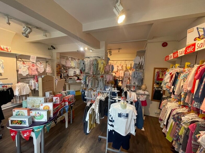 8 Albert St, Rugby for lease - Interior Photo - Image 2 of 3