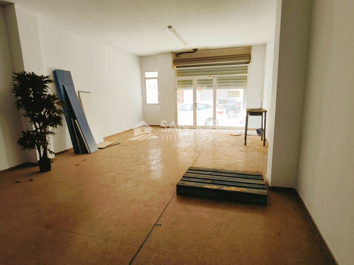 Retail in Alicante for sale Building Photo- Image 1 of 11