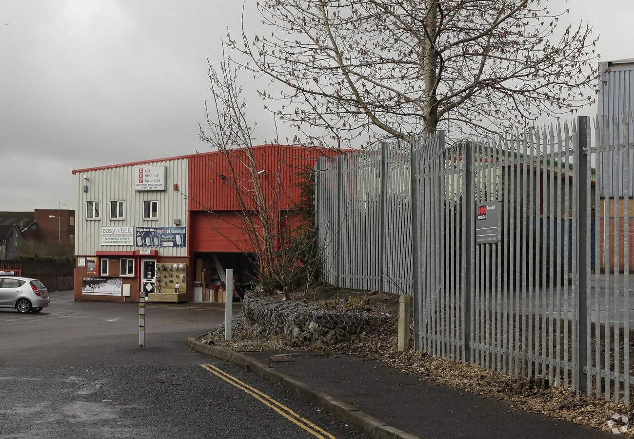 St Philips Rd, Bristol, AVN BS2 0JZ