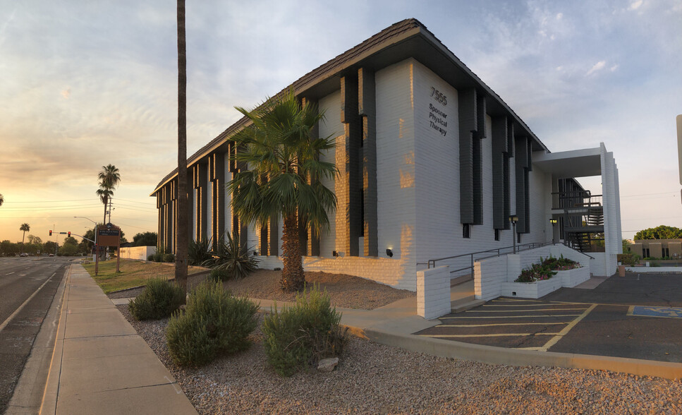 7555 E Osborn Rd, Scottsdale, AZ for lease - Building Photo - Image 3 of 10