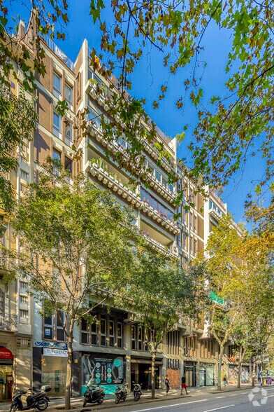 Office in Carrer de la Diputació, 188-196, Barcelona for lease - Building Photo - Image 2 of 2